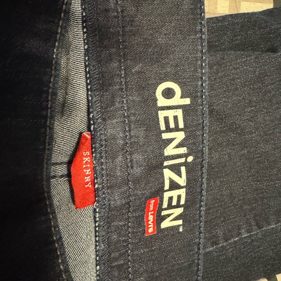 Denizen from Levi’s Women’s Skinny Jeans – Dark Wash 👖
Classic and comfortable - Picture 3 of 7
